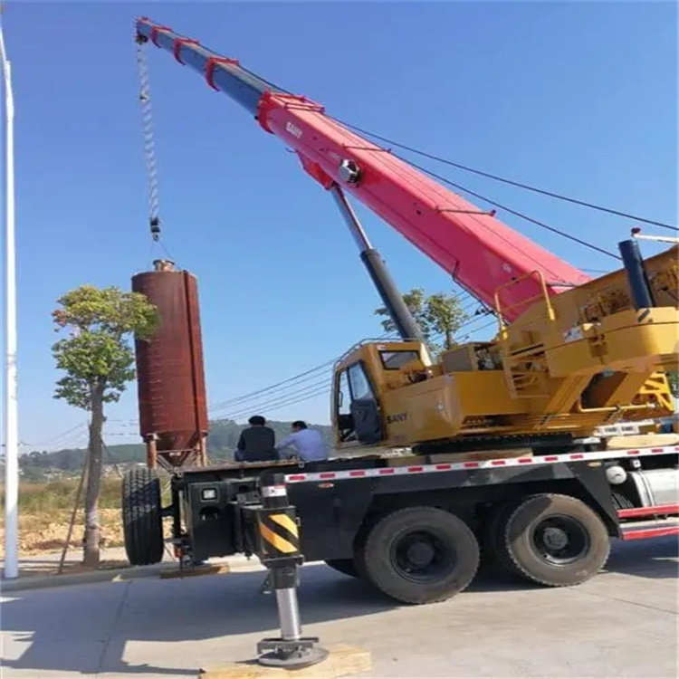 泉州泉港吊车租赁作业时的保养和维护