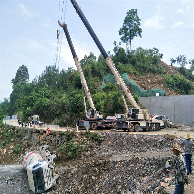 泉州泉港汽车掉沟里叫吊车救援要多少钱